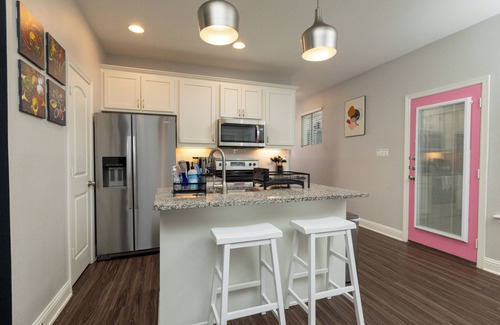 Lewisville House | Perfect for Families & Groups, Prime Location