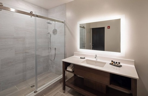 Winters Hotel | Perfect for Family Vacation! 2 Relaxing Accommodation Close to Putah Creek Cafe!