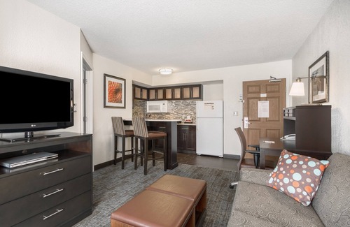 Christiana Apartment | Perfect for Groups! | Pool + Gym + Free Breakfast