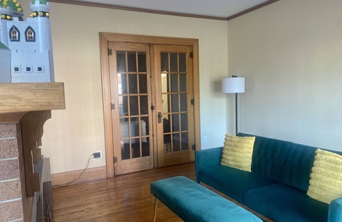 Mount Vernon House | Perfect for large families and groups, located walking distance to Downtown