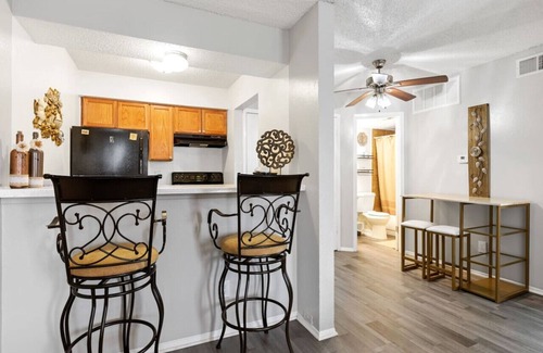Park Central Apartment | PERFECT FOR LONG STAYS! CENTRAL DFW