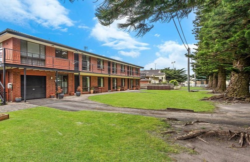 Port Fairy House | Perfect for your beach holiday, you are only a stone's throw to the Port Fairy East Beach