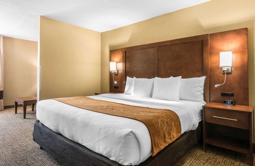 Southside Hotel | Perfect Getaway! 1 Cozy Unit, Pool, Breakfast, Parking, Close to Attractions.