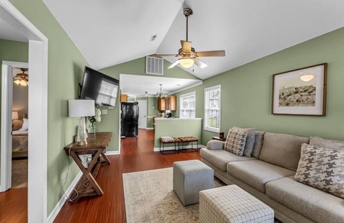Kernersville House | Perfect Getaway, Close 2 Everything! Self Check-in