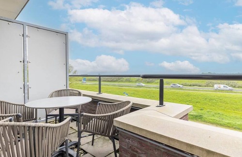 Kamperland Hotel | Perfect Getaway in Spacious Unit | Nearby Beach & Nature trails | Free Parking