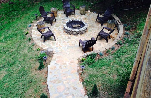 Dial Cabin | Perfect Getaway Lots 2 Do! Upscale Real-Log Cabin & Great Rate! Families/Couples