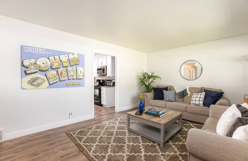 South Bend House | Perfect Getaway! Shuttle service on game day included!