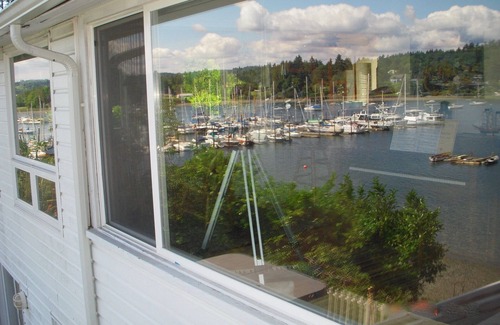 Burley House | Perfect Getaway: Yacht Club Waterfront Luxury Beach House