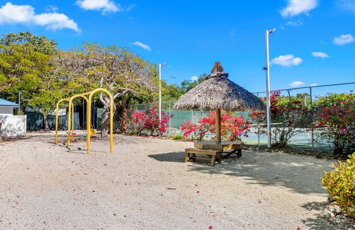 Tavernier Apartment | Perfect Hideaway! 3 Relaxing Suites | Outdoor Pool + Beautiful Ocean View!