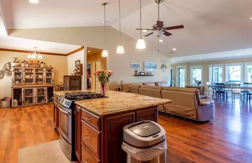 Spring City House | Perfect Lake House Watts Bar-Boat Option+Views+Ramp+Fixed/FloatingDocks+Firepit