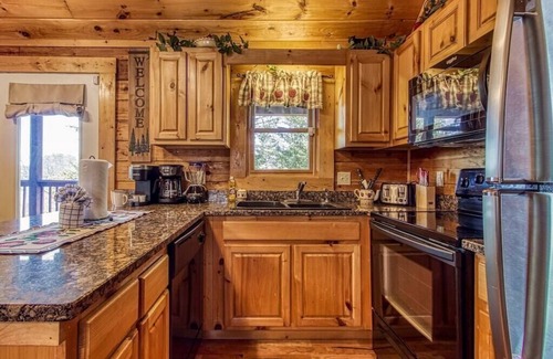 Sevierville Cabin | Perfect LOCATION!…2BR Escape!…HOT TUB…Game Room