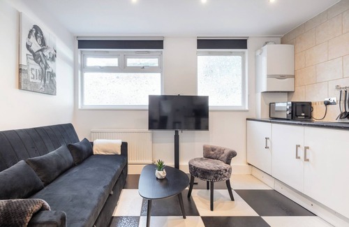 Cathedrals Apartment | Perfect Location 2bed 2bath APT Central London