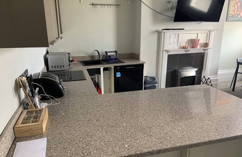 Bournemouth City Centre Apartment | Perfect Location next to bars & restaurants and 10 mins walk to Bournemouth pier