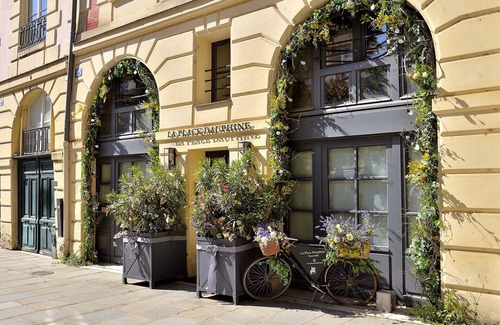 Paris City Center Apartment | Perfect Luxury for 2! Historic & Central Ile de la Cite nr Notre Dame