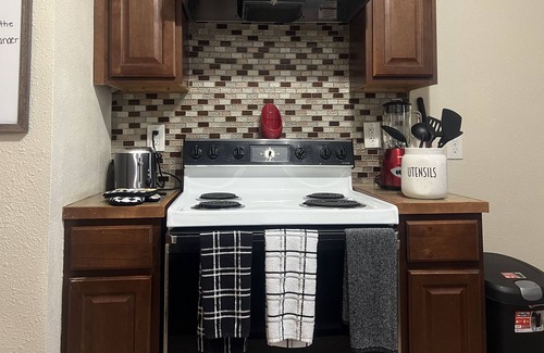 Milwaukee Apartment | perfect MKE getaway new 3br upper duplex