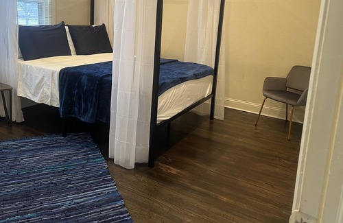 Milwaukee Apartment | perfect MKE getaway new 3br upper duplex