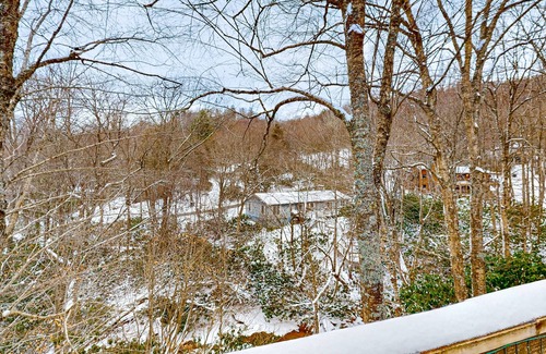 Sugar Mountain Condo | Perfect Mountain Retreat with Wifi, Full Kitchen and Fireplace