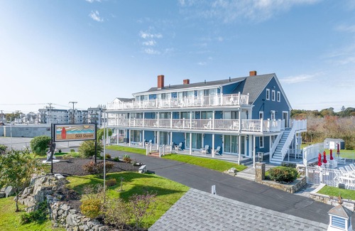 Hampton House | Perfect Oceanfront Room with private deck!