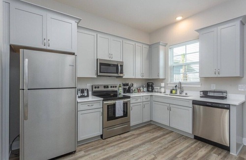 South Pensacola House | Perfect Pensacola Location & Private Yard