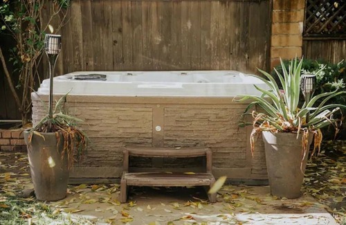 Redding House | Perfect Redding Retreat w/Hot tub, Pool & King bed