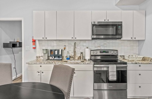 Philadelphia Apartment | Perfect Relaxing 1BR W/Free parking in Cobbs Creek