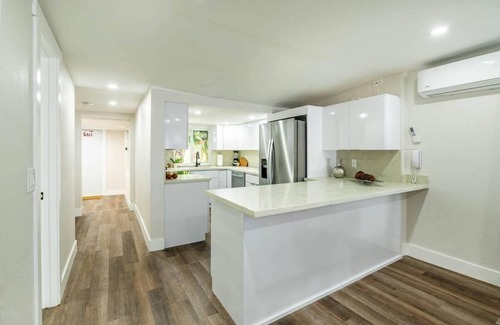 Central Oakland Park House | Perfect relaxing getaway! 4/2 Private Oasis