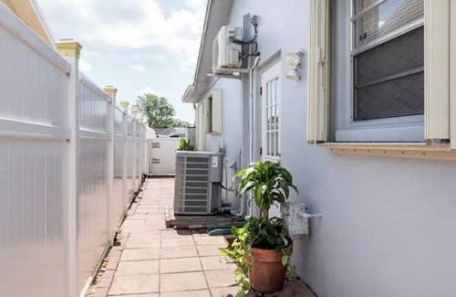 Sandalfoot Cove Apartment | Perfect Studio for a Short Visitn