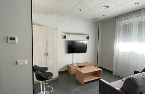 Parla Apartment | Perfect Studio: Near Warner, Madrid and Toledo 4.5