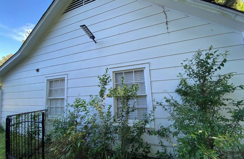Tougaloo Cabin | Perfect Suite with AC in charming Jackson