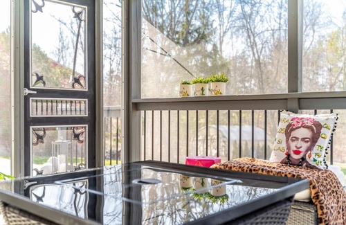 Kingsville House | Perfect Trendy 2 Bdrm Home in Wine Country