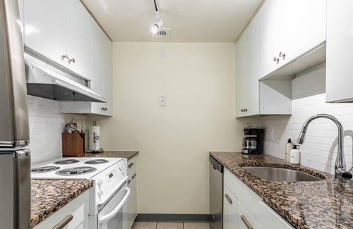 Prudential - St. Botolph Apartment | Perfectly Located 1BR in Boston w/ Concierge + Gym