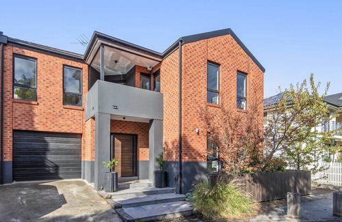 Kensington House | Perfectly Located 4-Bed House in Kensington