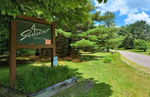 Stowe Area Condo | Perfectly Located Townhouse 4 bedrooms, 2.5 baths in the heart of Stowe Vermont