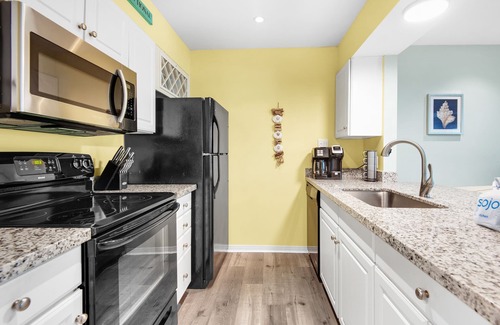 Pensacola Beach Condo | 🌴Perfectly Sea-Sunned-Gulf Views-Kayaks-Steps2Beach-Pool-Sleeps 6🌴
