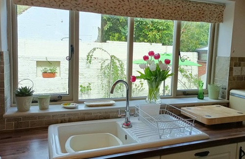 Loddon Cottage | Period Cottage With Private Courtyard Garden, Sleeps 4-6