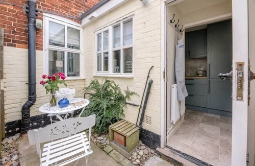 Aldeburgh House | Periwinkle, a delightful coastal cottage