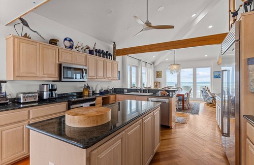 Atlantic Beach House | Perkins Cottage- Ocean Front/Pet Friendly Home