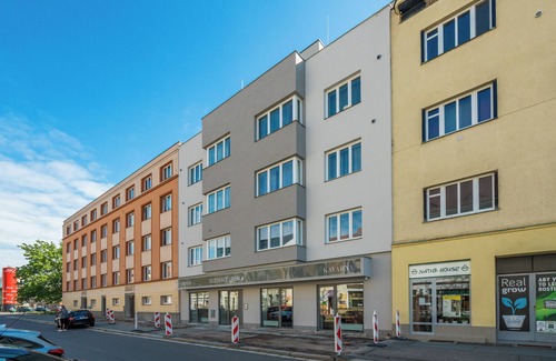 Hradec Kralove Apartment | Perla Hradce 101. Apartman 2 room, Center, konditioner , parking. Breakfast.
