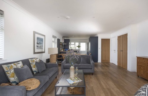 Perranporth House | Perranhaven - a house that sleeps 6 guests in 3 bedrooms