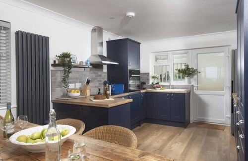 Perranporth House | Perranhaven - a house that sleeps 6 guests in 3 bedrooms