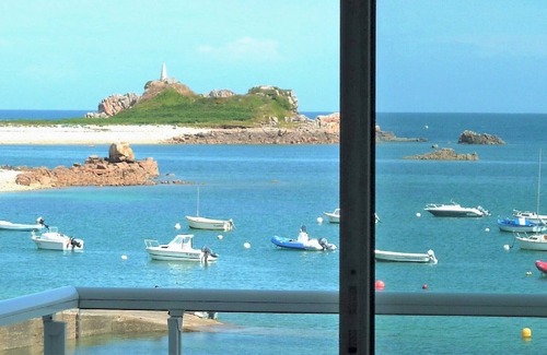 Penvenan Apartment | Perros Guirec, Bréhat, in PortBlanc,3P + garage,70m2, Wifi, EXCEPTIONAL Sea View