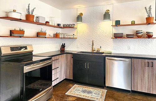 Valley Center Bed & Breakfast | Personalized Retreat: Saltwater Hot Tub & Pool, Chef, Spa Services Included