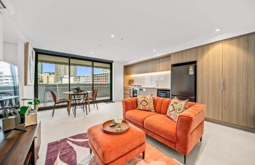 Perth Central Business District Apartment | PerthViews Modern with Pool Gym