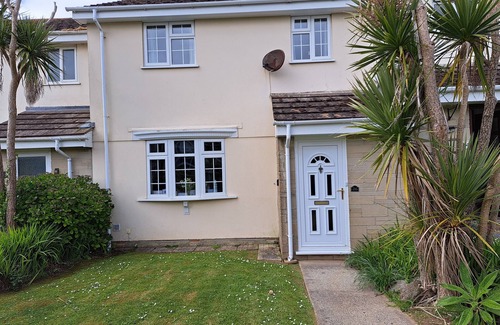 Crantock House | Pet and family friendly house in Crantock, near the beach and village centre
