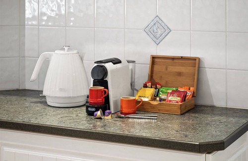 Halls Head House | Pet and Kid-Family Friendly Canal Retreat Private Jetty