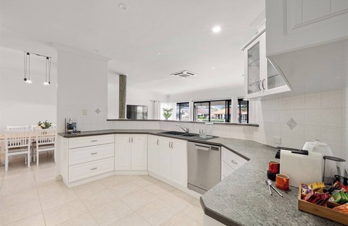 Halls Head House | Pet and Kid-Family Friendly Canal Retreat Private Jetty