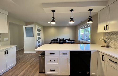 Mount Vernon House | Pet & Family Friendly, Comfortable, Convenient