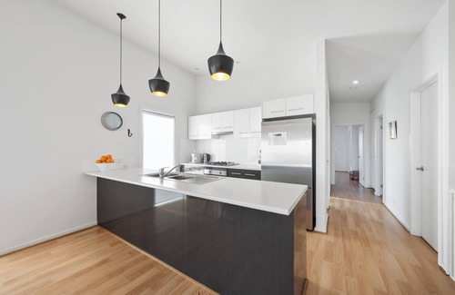 Port Elliot House | Pet & Family Friendly Beach House with Ocean View -Sounds of Thunderous Waves