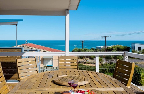 Port Elliot House | Pet & Family Friendly Beach House with Ocean View -Sounds of Thunderous Waves