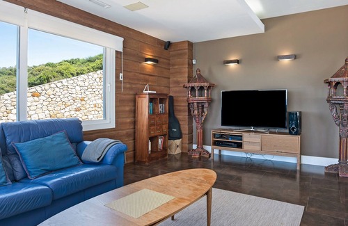 Atlanterra Villa | Pet-Friendly 'Villa de Lujo en Zahara' with Sea View, Pool, Garden & Wi-Fi